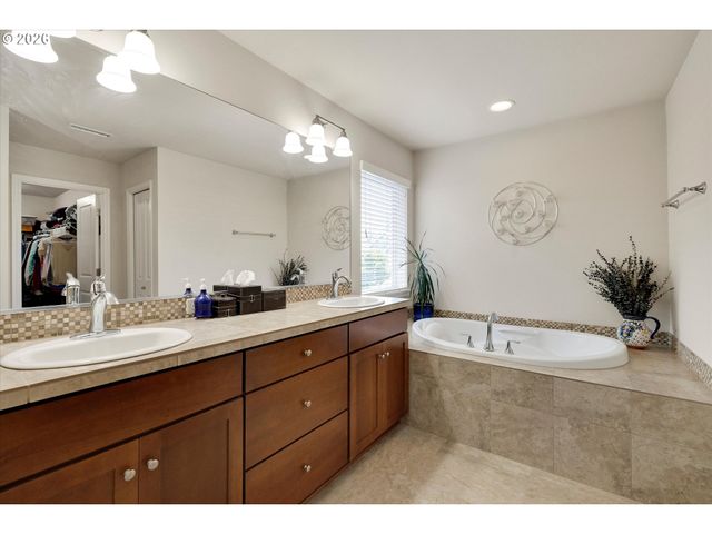 13660 Se TARALON Dr, Happy Valley, OR 97015