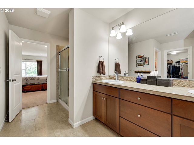 13660 Se TARALON Dr, Happy Valley, OR 97015