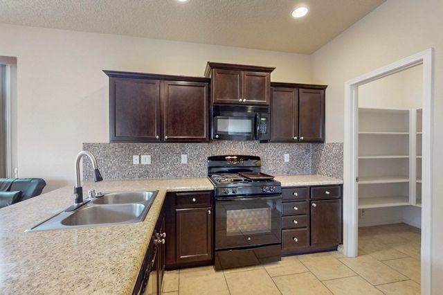 221 Landing Trail NE, Rio Rancho, NM 87124