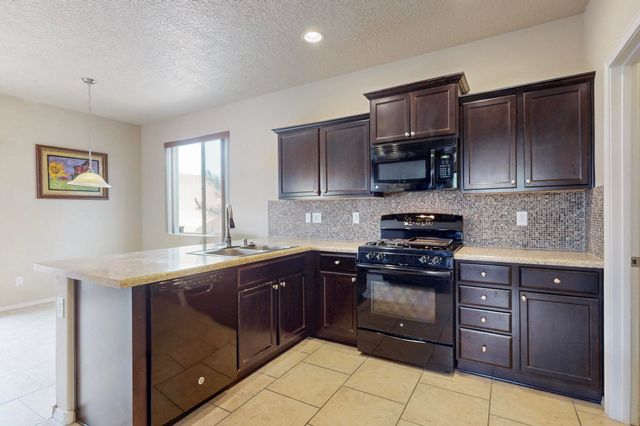221 Landing Trail NE, Rio Rancho, NM 87124