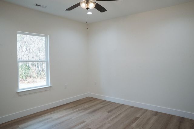 2996 Railroad Street, Charleston, TN 37310