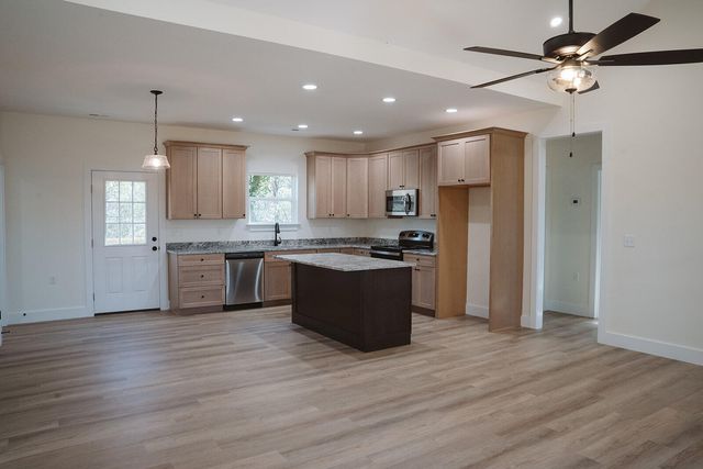 2996 Railroad Street, Charleston, TN 37310