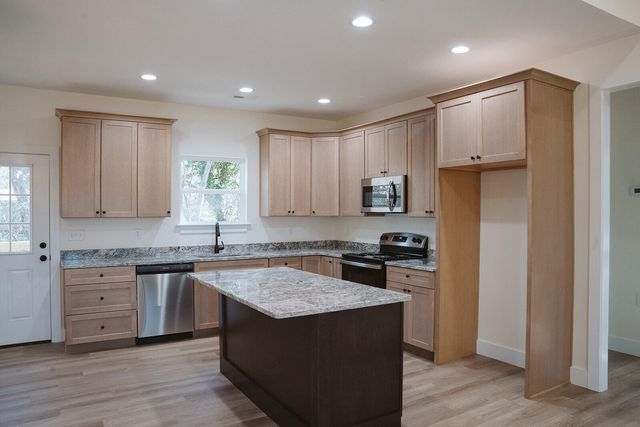 2996 Railroad Street, Charleston, TN 37310