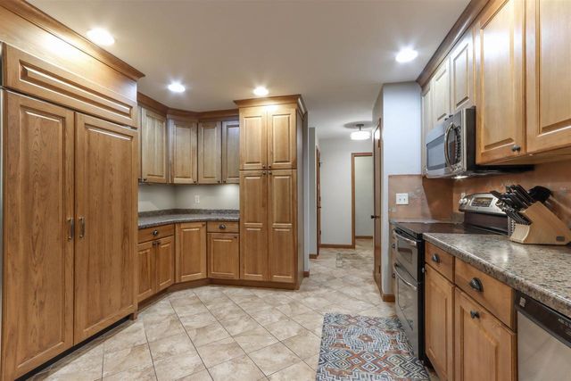 918 S MAIN STREET, Waupaca, WI 54981