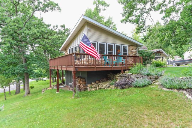 918 S MAIN STREET, Waupaca, WI 54981