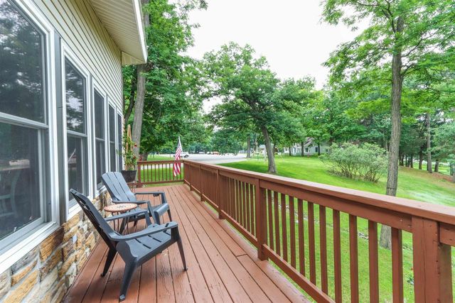 918 S MAIN STREET, Waupaca, WI 54981