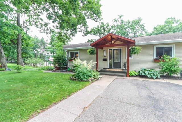 918 S MAIN STREET, Waupaca, WI 54981