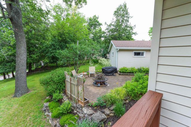918 S MAIN STREET, Waupaca, WI 54981