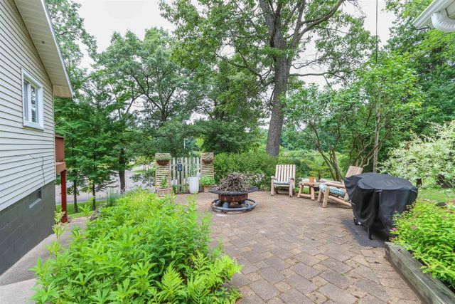 918 S MAIN STREET, Waupaca, WI 54981