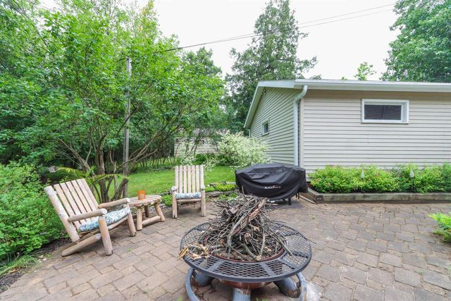 918 S MAIN STREET, Waupaca, WI 54981