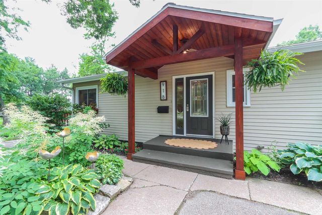 918 S MAIN STREET, Waupaca, WI 54981