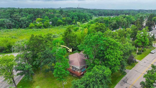 918 S MAIN STREET, Waupaca, WI 54981
