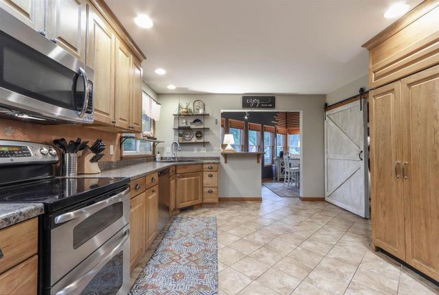 918 S MAIN STREET, Waupaca, WI 54981