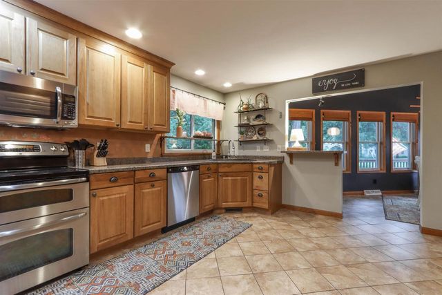 918 S MAIN STREET, Waupaca, WI 54981