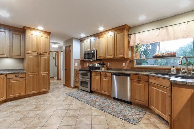 918 S MAIN STREET, Waupaca, WI 54981