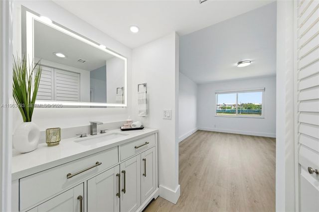 901 SW 128th Ter 204A, Pembroke Pines, FL 33027