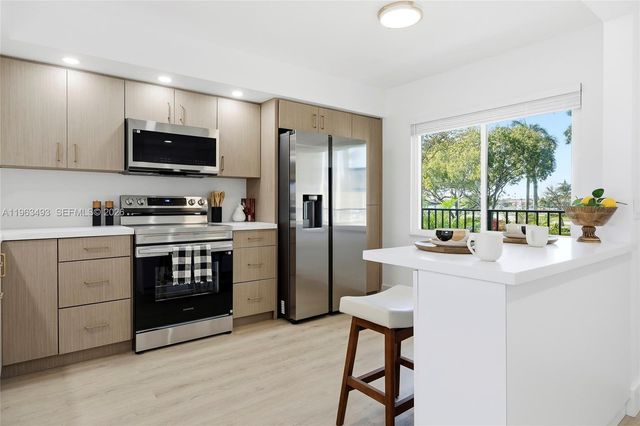 901 SW 128th Ter 204A, Pembroke Pines, FL 33027