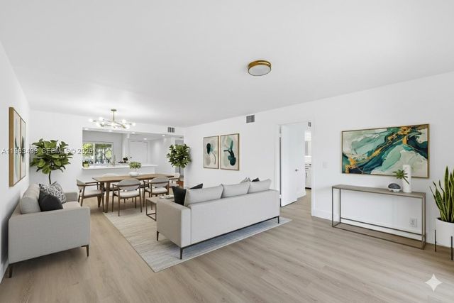 901 SW 128th Ter 204A, Pembroke Pines, FL 33027