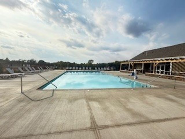 1366 English Oak Dr, Clarksville, TN 37042