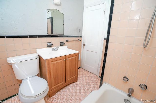 4224 W Davison, Detroit, MI 48238