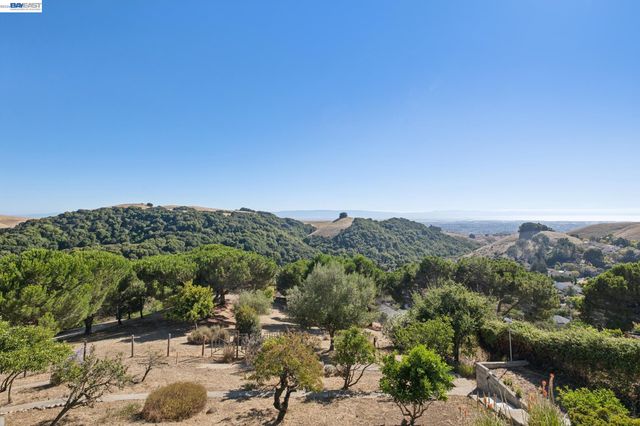 3406 Otter Ct, Hayward, CA 94542