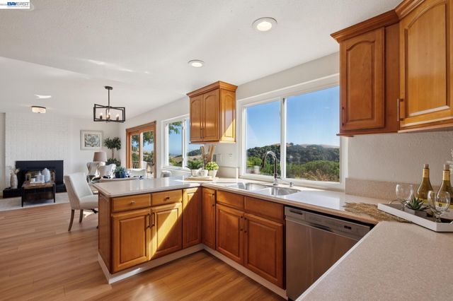 3406 Otter Ct, Hayward, CA 94542