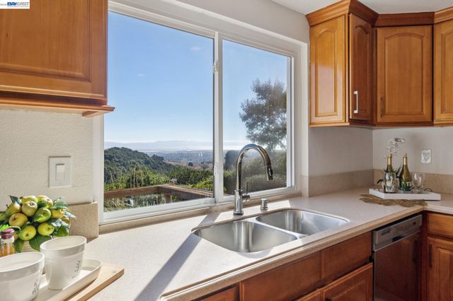3406 Otter Ct, Hayward, CA 94542