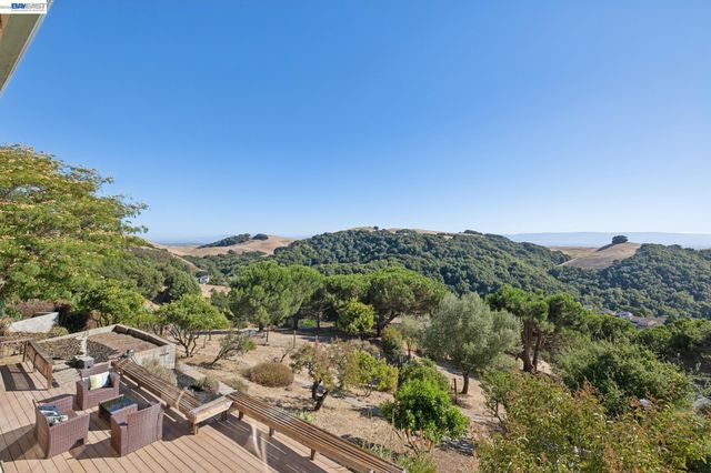 3406 Otter Ct, Hayward, CA 94542