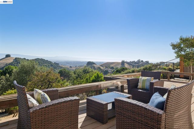 3406 Otter Ct, Hayward, CA 94542