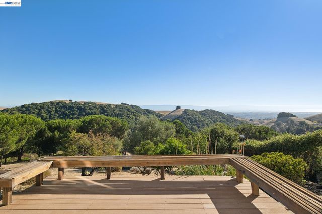 3406 Otter Ct, Hayward, CA 94542