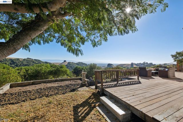 3406 Otter Ct, Hayward, CA 94542