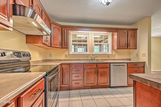 175 Amberwood Drive, Bristol, VA 24202