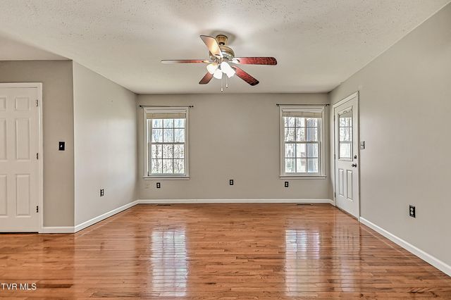 175 Amberwood Drive, Bristol, VA 24202