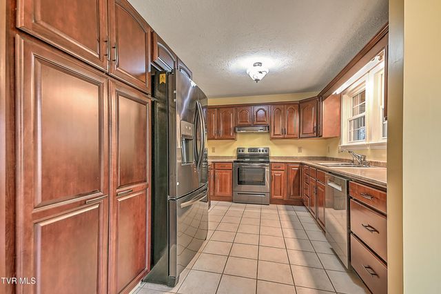 175 Amberwood Drive, Bristol, VA 24202