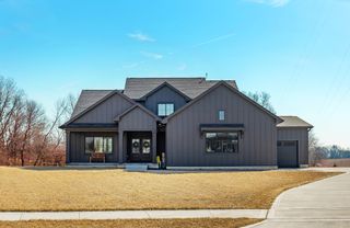 747 Meadow Pointe Court, Alleman, IA 50007