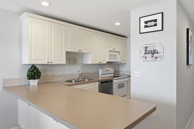 912 SE 46TH STREET 201, Cape Coral, FL 33904