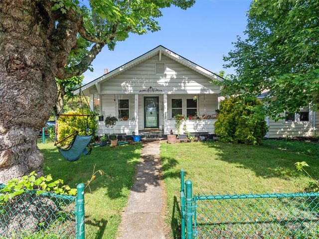 2 Pelzer Street, Asheville, NC 28804