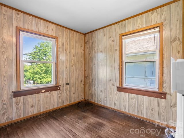 2 Pelzer Street, Asheville, NC 28804