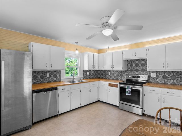2 Pelzer Street, Asheville, NC 28804