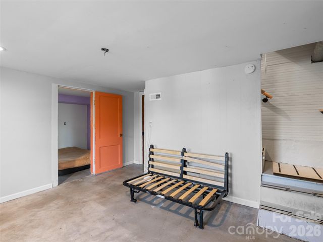 2 Pelzer Street, Asheville, NC 28804