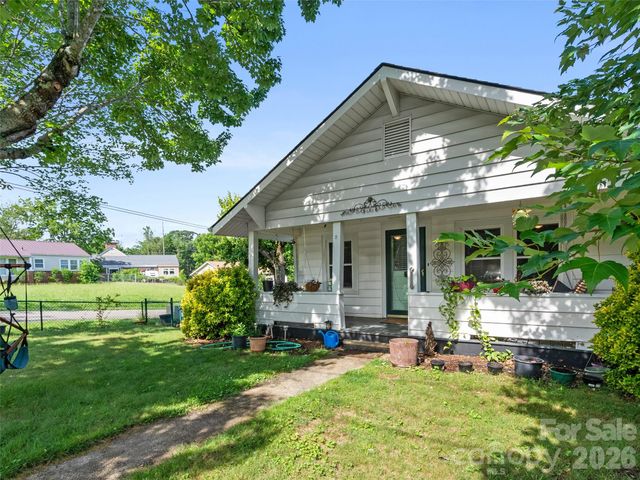 2 Pelzer Street, Asheville, NC 28804