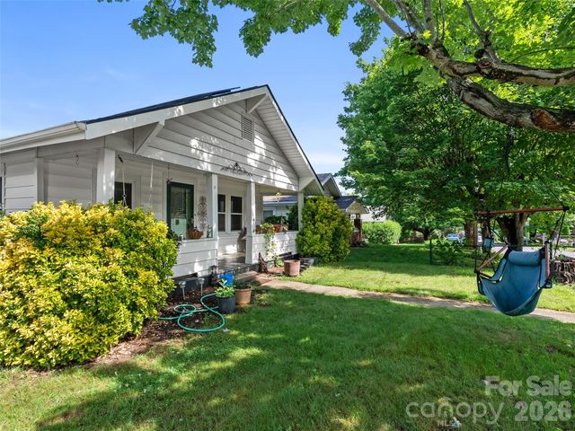 2 Pelzer Street, Asheville, NC 28804