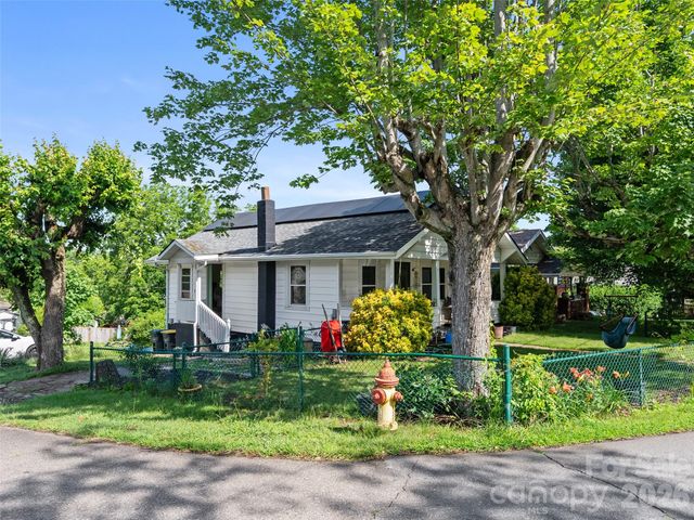 2 Pelzer Street, Asheville, NC 28804