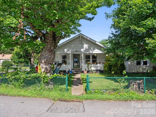 2 Pelzer Street, Asheville, NC 28804