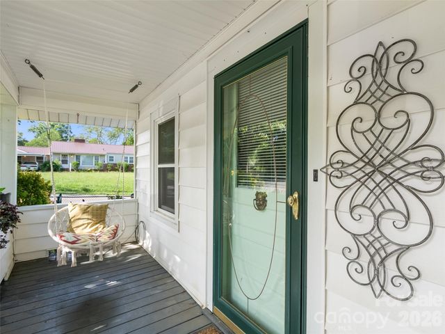 2 Pelzer Street, Asheville, NC 28804
