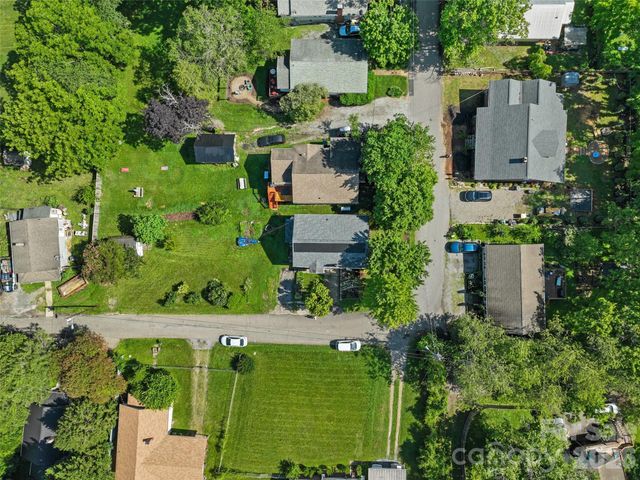 2 Pelzer Street, Asheville, NC 28804
