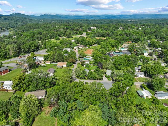 2 Pelzer Street, Asheville, NC 28804