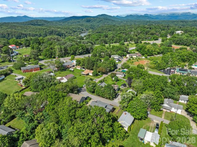 2 Pelzer Street, Asheville, NC 28804