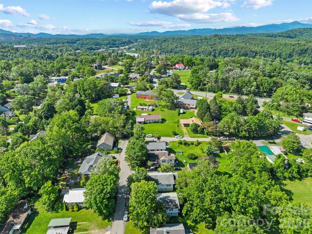 2 Pelzer Street, Asheville, NC 28804