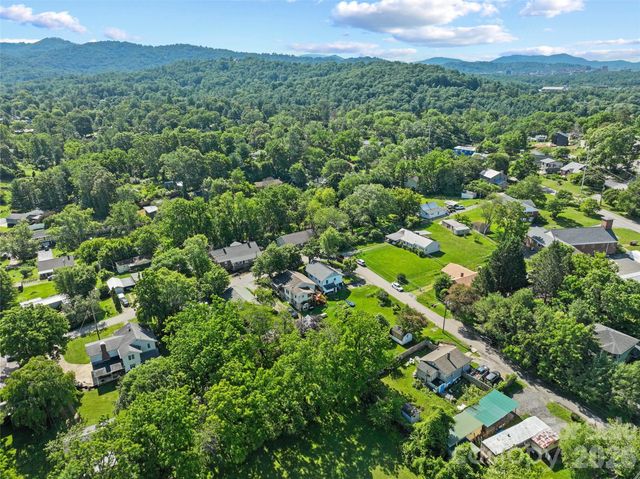 2 Pelzer Street, Asheville, NC 28804
